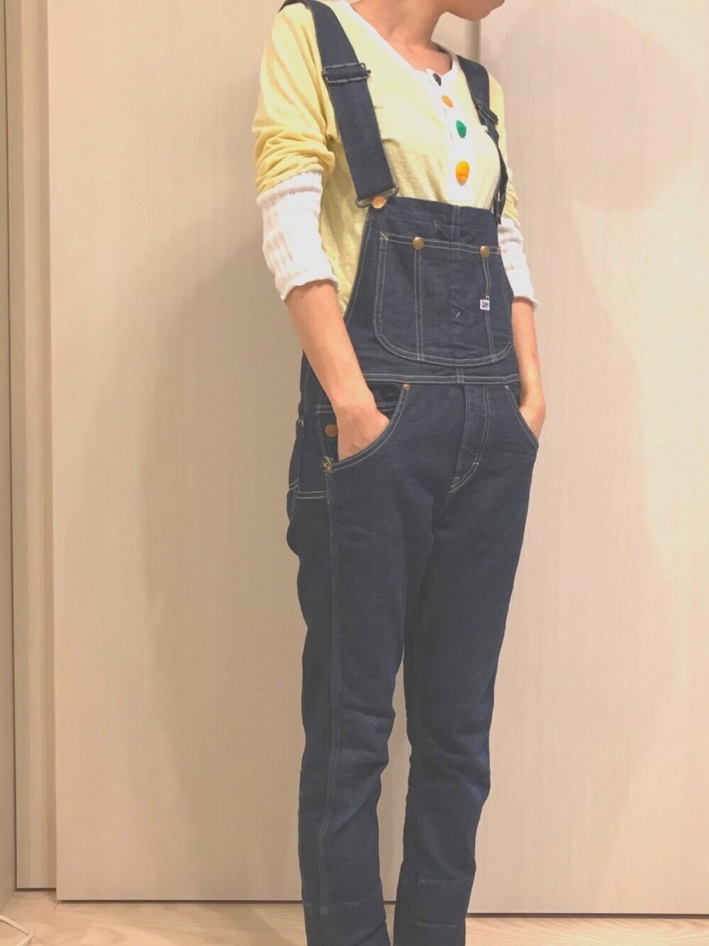 「AHCAHCUM.muchachaのアイテム（Tシャツ/カットソー、イエロー系）」を使った、CHIさん（レディース・160cm）の秋コーディネートの1枚目の写真
