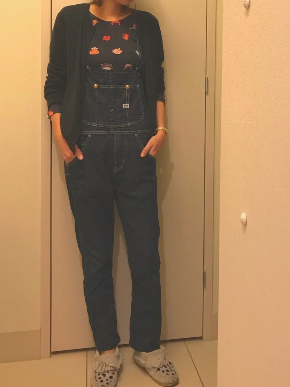 「雨の日、LEE、LEEコラボデニム、あちゃちゅむ、チャオパニック」｜「Keikiiiのアイテム（サロペット/オーバーオール、ブルー系）」を使った、CHIさん（レディース・160cm）の秋コーディネートの1枚目の写真