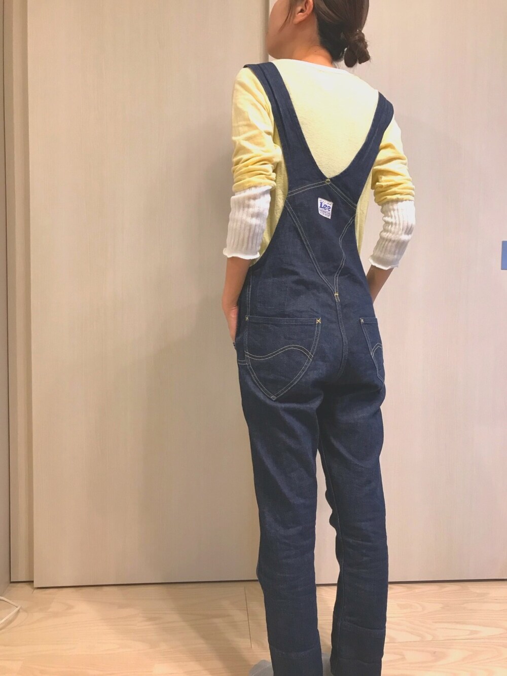 「AHCAHCUM.muchachaのアイテム（Tシャツ/カットソー、イエロー系）」を使った、CHIさん（レディース・160cm）の秋コーディネートの1枚目の写真