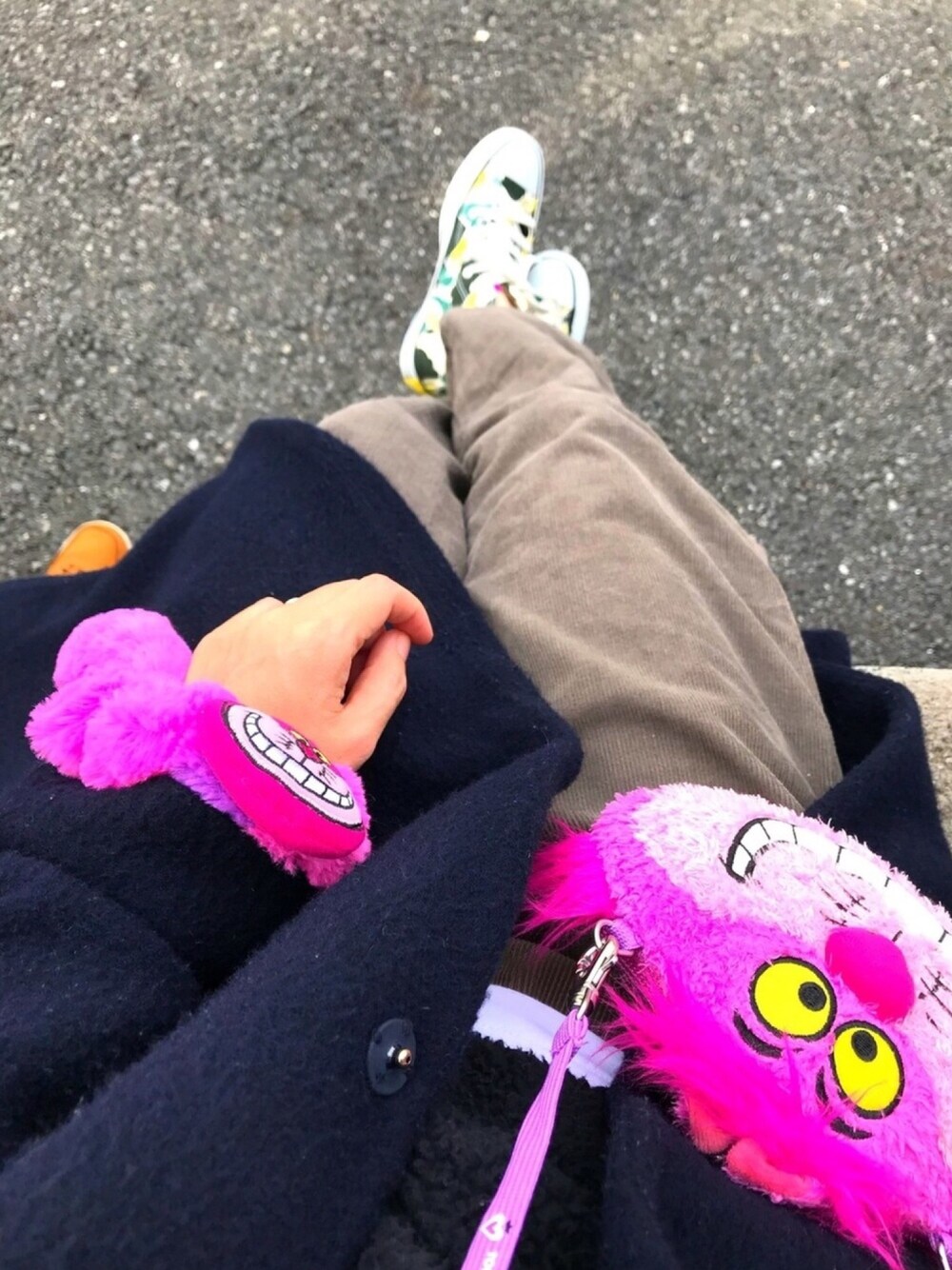 「ディズニースタイル、休日スタイル、LEE、via j、SHIPS、アイラブCONVERSE」｜「Leeのコーデュロイパンツ（その他パンツ、グリーン系）」を使った、CHIさん（レディース・160cm）の秋コーディネートの1枚目の写真
