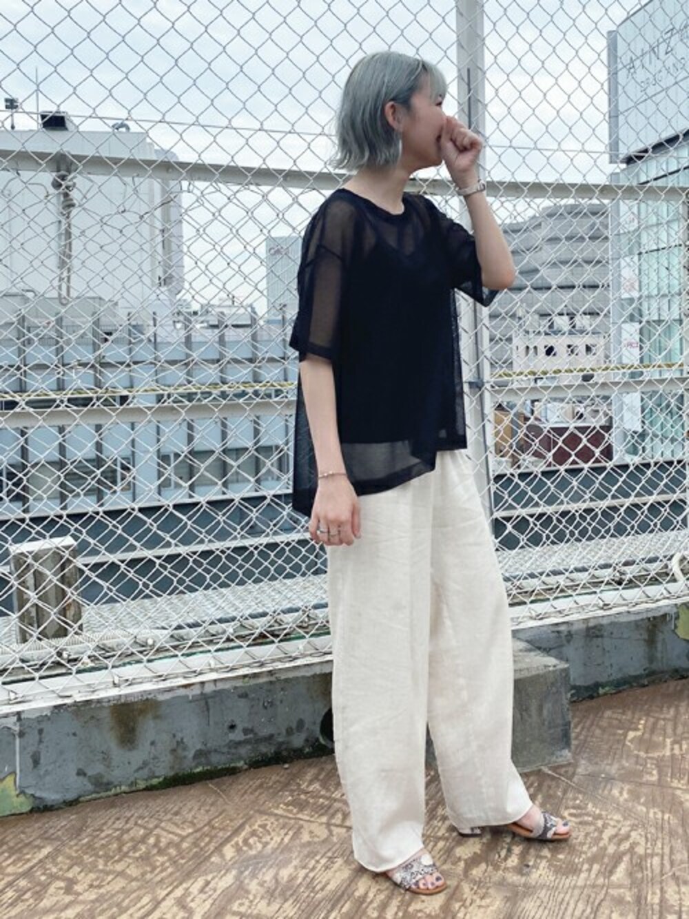 「シアー、透けトップス、キャミ×Tシャツ、シアートップス」｜「OZOCの[洗える]キャミ付シアーニットプルオーバー（トップス、ブラック系）」を使った、OZOC_officialさん（レディース・153cm）の夏コーディネートの1枚目の写真