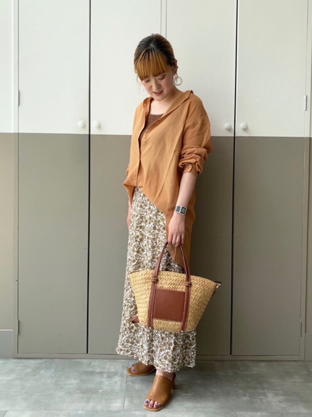 「夏、サンダルコーデ、ロングスカート、大人カジュアル、シアーシャツ」｜「OZOCの【洗える】シアーシャツ（シャツ/ブラウス、イエロー系）」を使った、OZOC_officialさん（レディース・160cm）の夏コーディネートの1枚目の写真