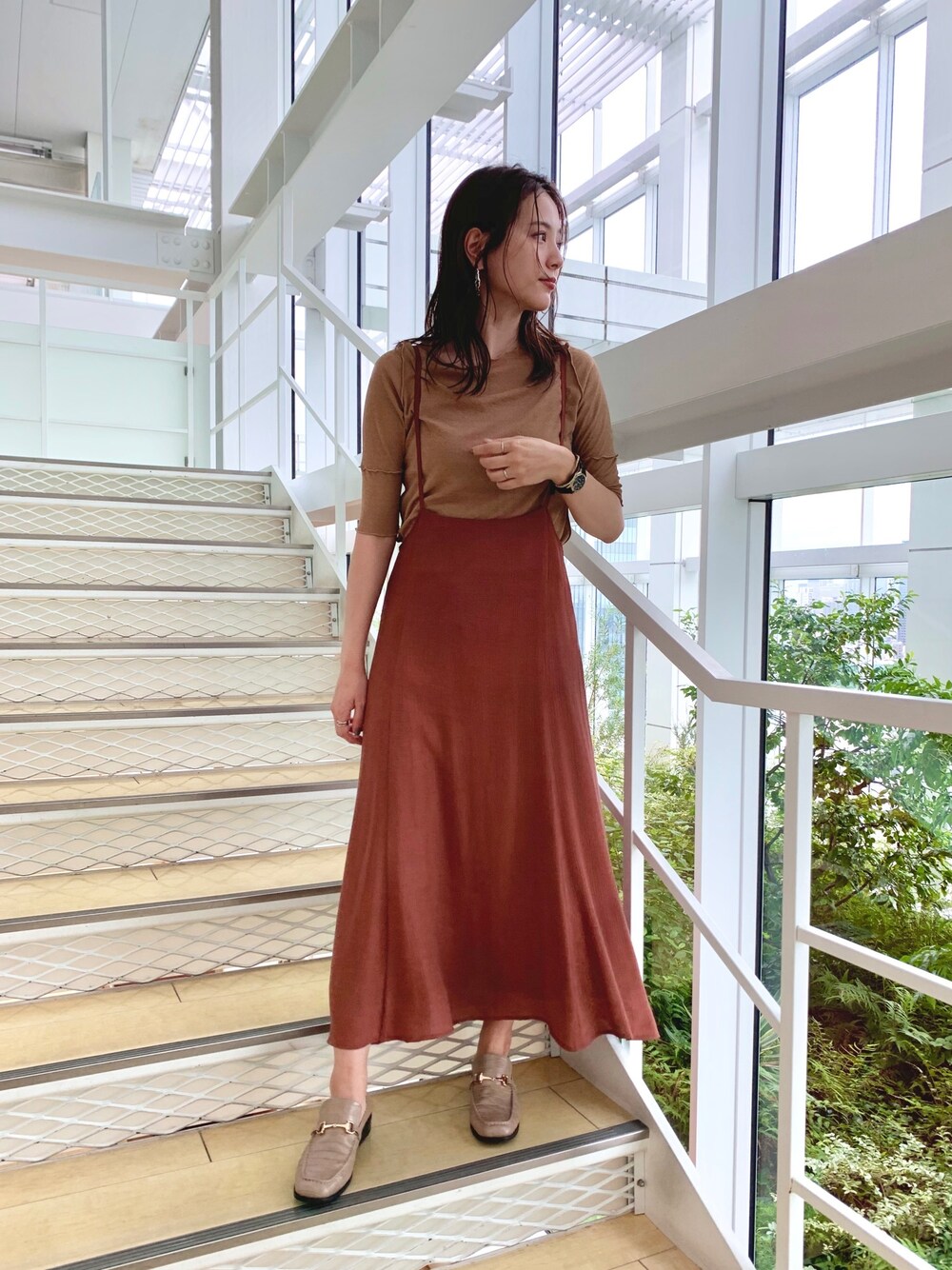 「シアー、シアートップス、キャミワンピ、キャミワンピース、スカート、大人カジュアル、ローファー、秋のコーデ、赤、ロングスカート」｜「OZOCの[洗える]シアーメロー5分袖カットソー（Tシャツ/カットソー、イエロー系）」を使った、OZOC_officialさん（レディース・160cm）の夏コーディネートの1枚目の写真