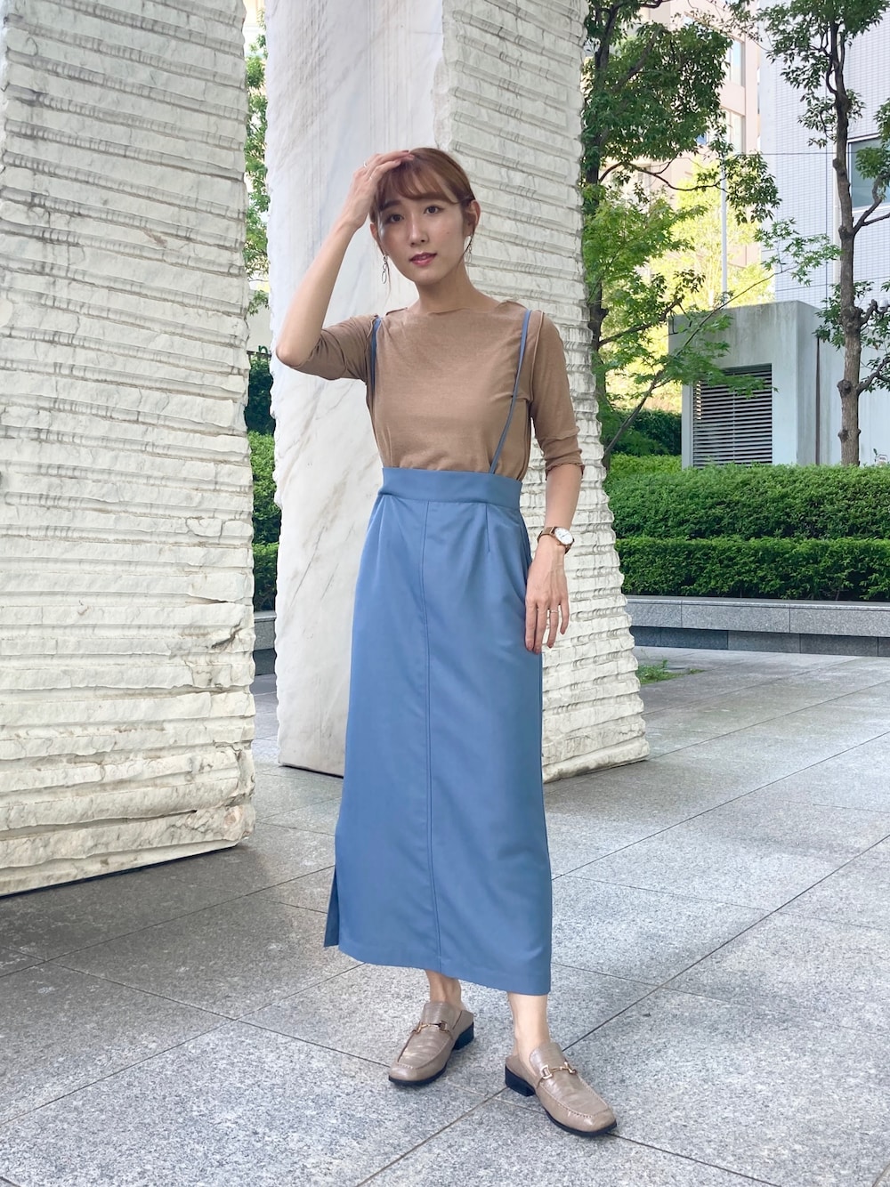 「カジュアル、OZOC、くすみカラー、ブルー、秋のコーデ、シアー、シンプル、きれいめカジュアル、ootd、ナロースカート」｜「OZOCの[洗える]シアーメロー5分袖カットソー（Tシャツ/カットソー、イエロー系）」を使った、OZOC_officialさん（レディース・160cm）の夏コーディネートの1枚目の写真