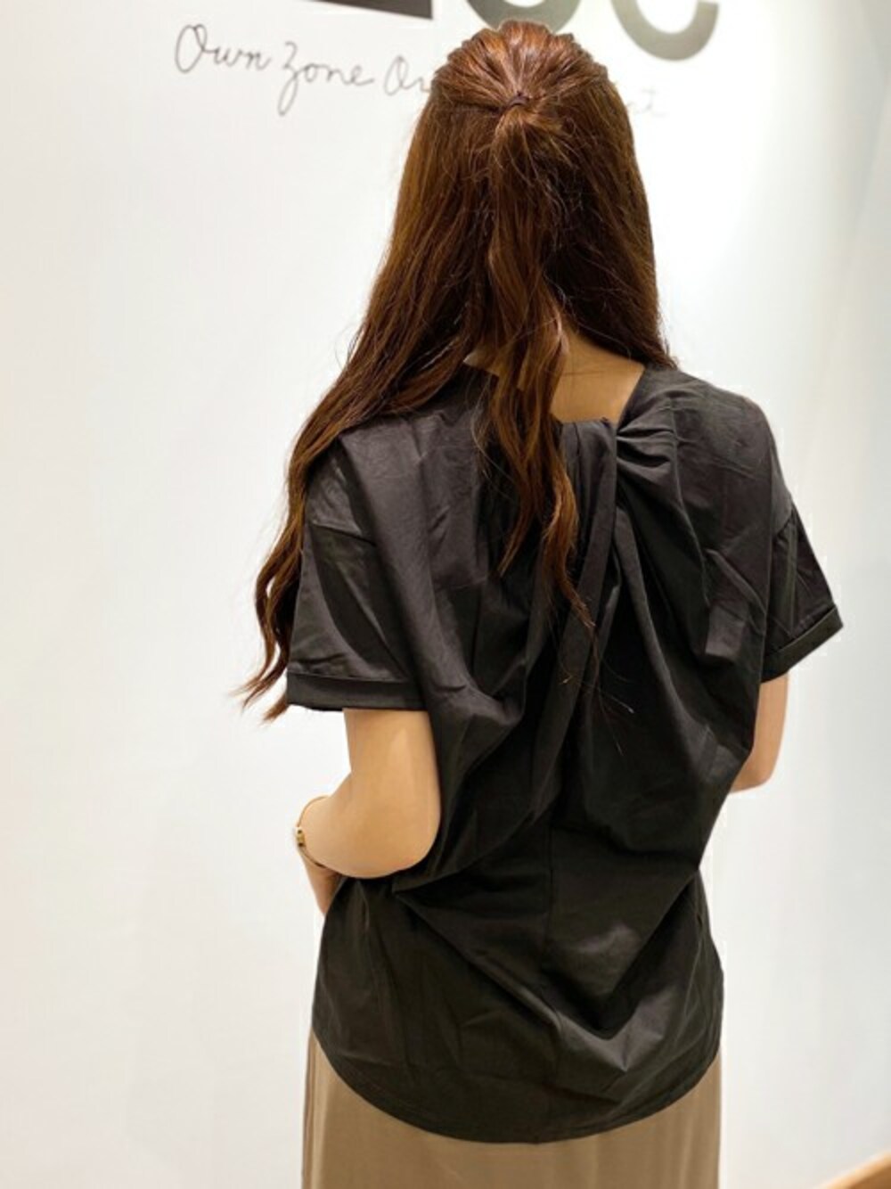 「カットソー、バックシャン」｜「OZOCの[26(S)/52(LL)WEB限定サイズ][洗える]バックツイストプルオーバー（Tシャツ/カットソー、その他）」を使った、OZOC_officialさん（レディース・163cm）の秋コーディネートの1枚目の写真