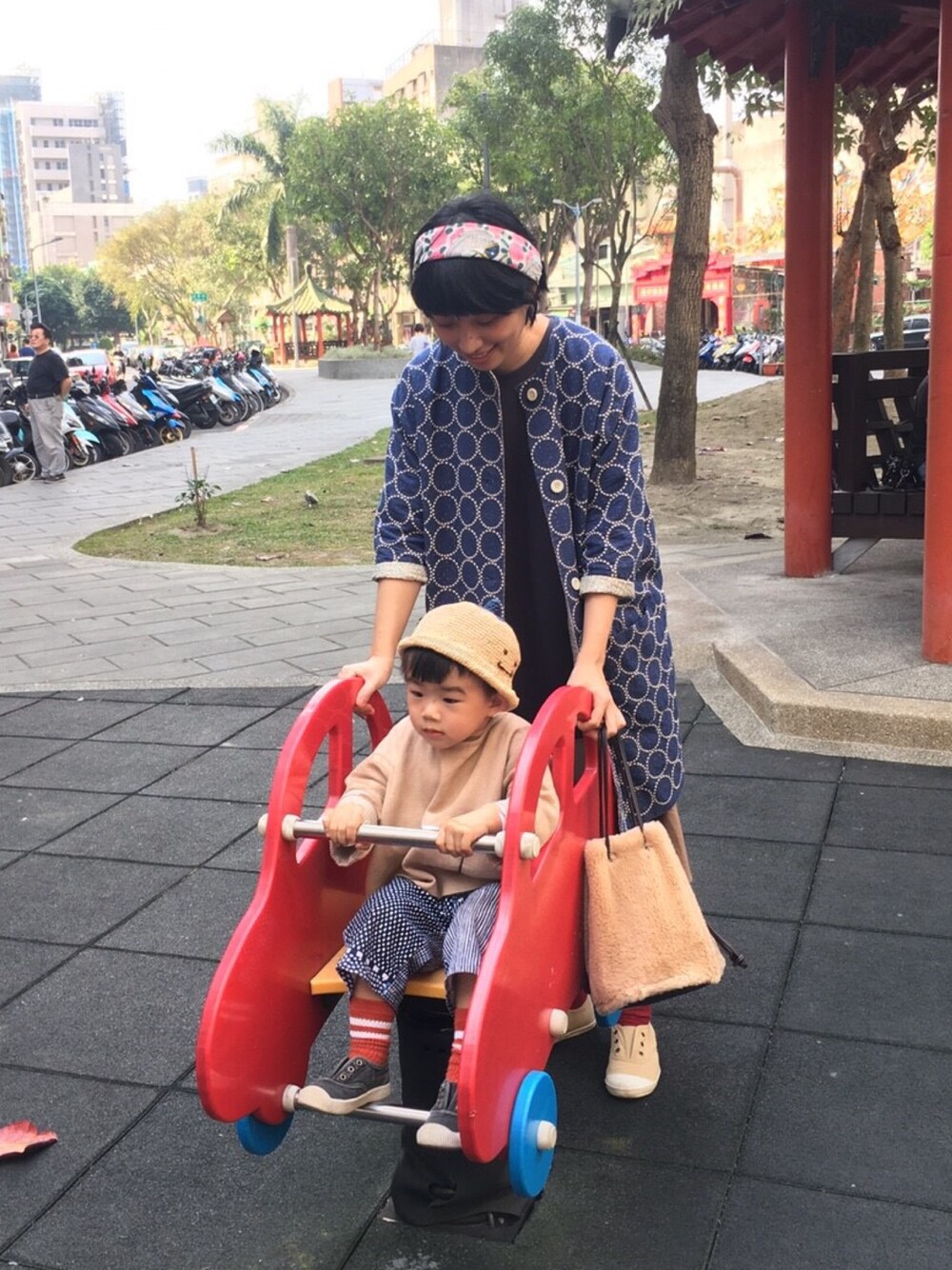 「公園コーデ、親子コーデ」｜「SOU･SOUのアイテム（その他パンツ、ブルー系）」を使った、Heaven Taiさん（キッズ・90cm）の冬コーディネートの1枚目の写真