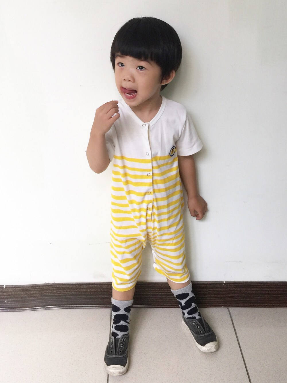 「BOBO CHOSESのアイテム（つなぎ/オールインワン、イエロー系）」を使った、Heaven Taiさん（キッズ・90cm）の夏コーディネートの1枚目の写真