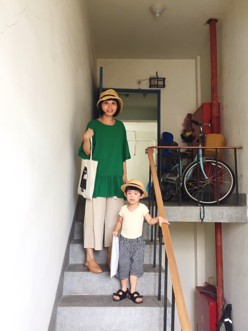 「CLASKA Gallery & Shop "DO"のアイテム（ハット、ベージュ系）」を使った、Heaven Taiさん（キッズ・90cm）の夏コーディネートの1枚目の写真