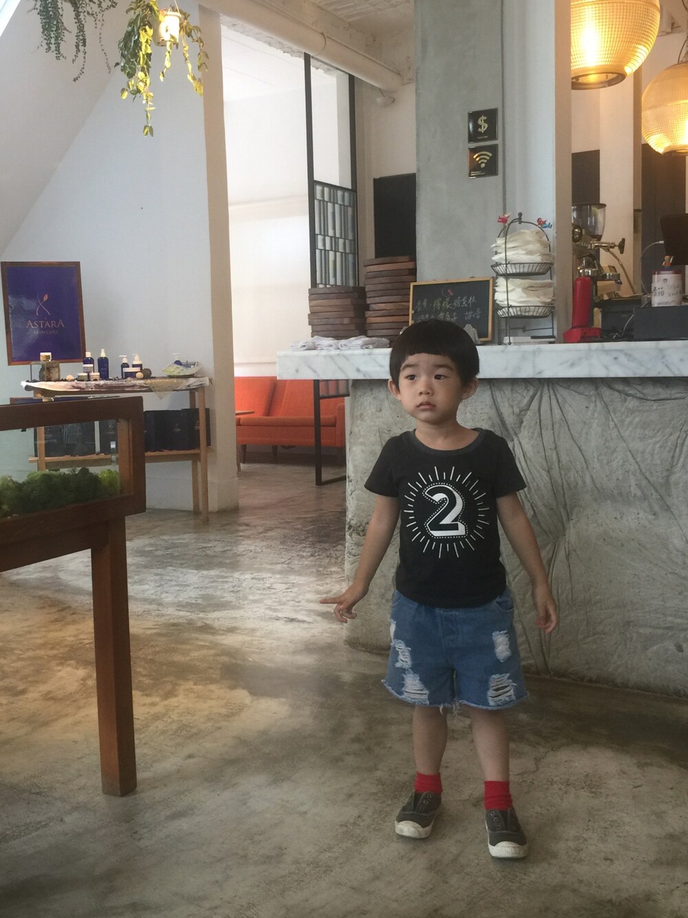 「no brandのアイテム（Tシャツ/カットソー、ブラック系）」を使った、Heaven Taiさん（キッズ・90cm）の夏コーディネートの1枚目の写真