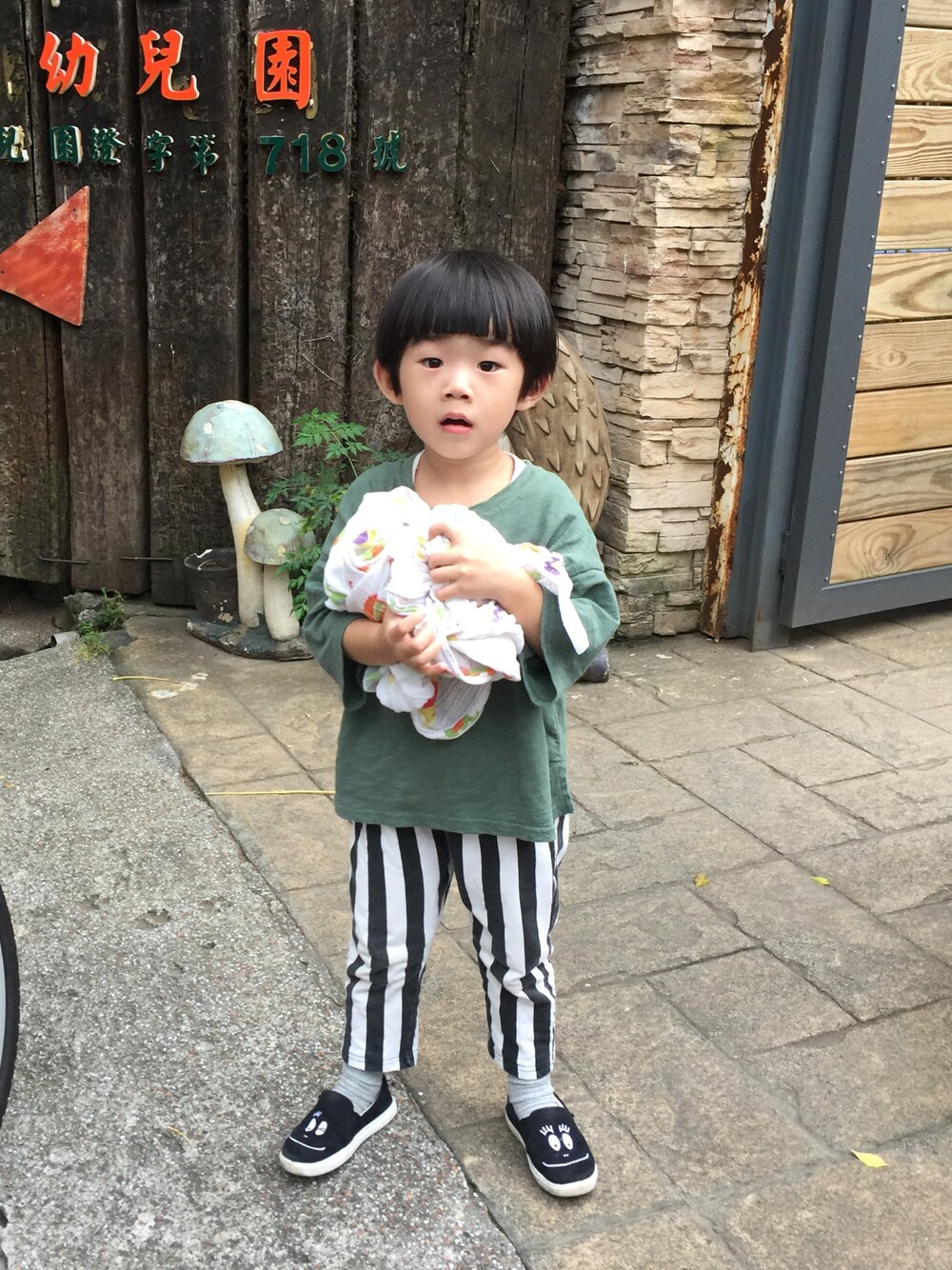 「no brandのアイテム（パンツ、その他）」を使った、Heaven Taiさん（キッズ・100cm）の秋コーディネートの1枚目の写真