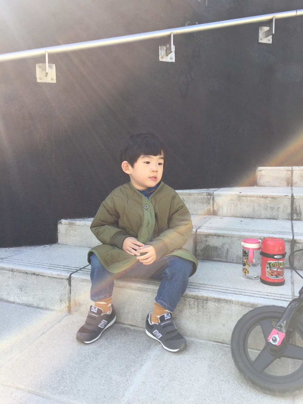 「NEW BALANCEのベビー キッズ ニューバランス ネイビー new balance FS996 CEI（スニーカー、ブルー系）」を使った、Heaven Taiさん（キッズ・100cm）の冬コーディネートの1枚目の写真