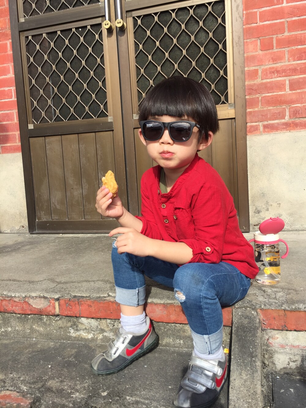 「ZARA KIDSのアイテム（Tシャツ/カットソー、レッド系）」を使った、Heaven Taiさん（キッズ・100cm）の冬コーディネートの1枚目の写真
