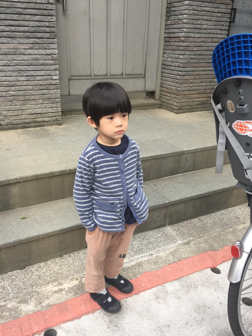 「優等生」｜「MUJI Laboのアイテム（ジャケット/アウター、ブルー系）」を使った、Heaven Taiさん（キッズ・100cm）の春コーディネートの1枚目の写真