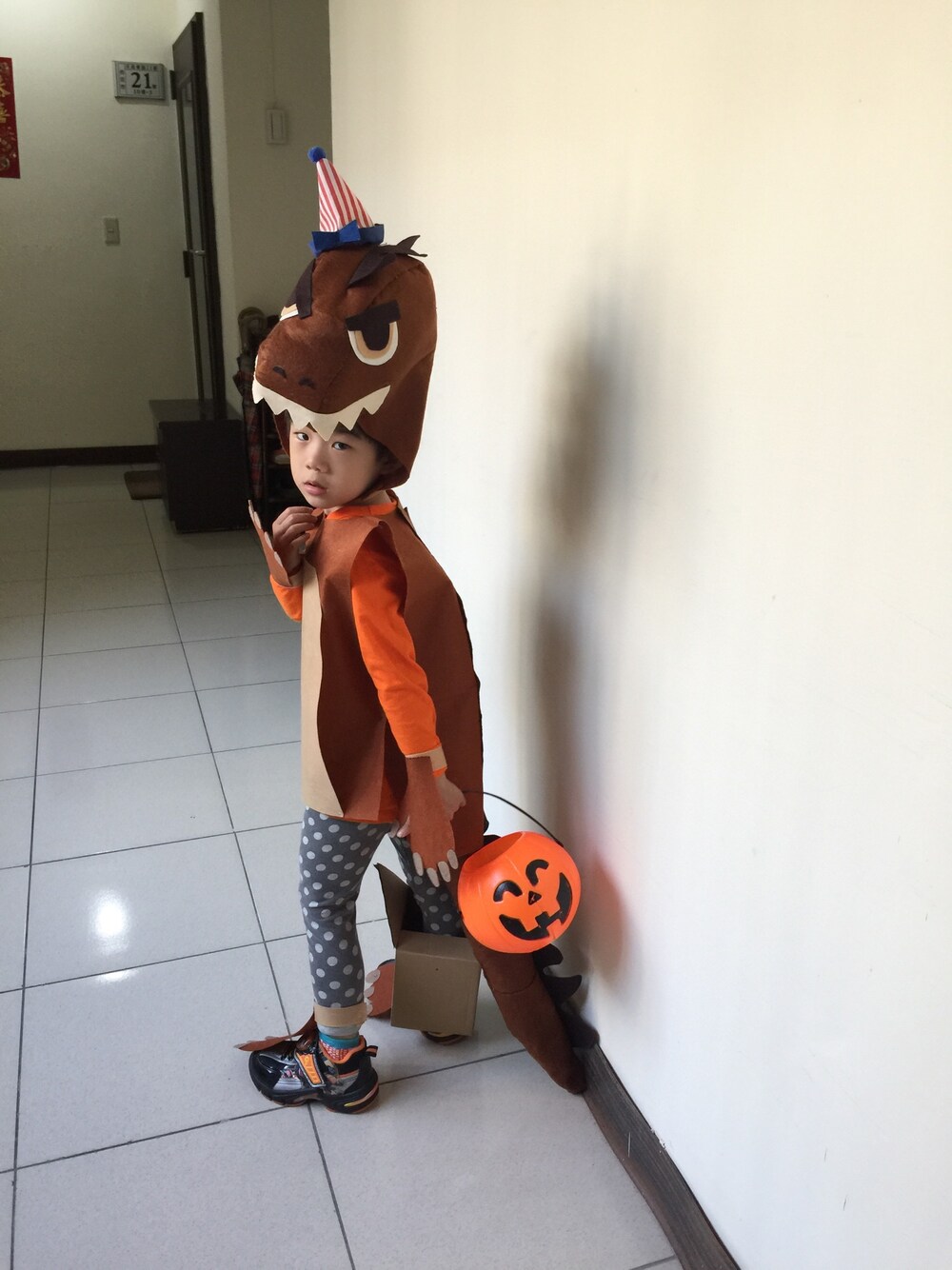 「halloween」｜「Handmadeのアイテム（その他、ブラウン系）」を使った、Heaven Taiさん（キッズ・100cm）の秋コーディネートの1枚目の写真