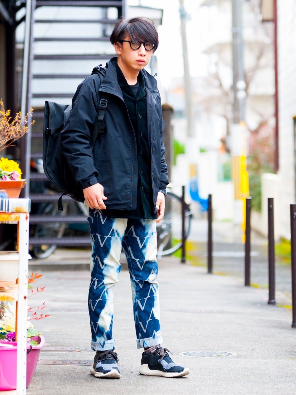 「マウンテンパーカー」｜「URBAN RESEARCHのUR COMFORT STRETCH SHELL（ブルゾン、ブラック系）」を使った、えてるさん（メンズ・159cm）の冬コーディネートの1枚目の写真