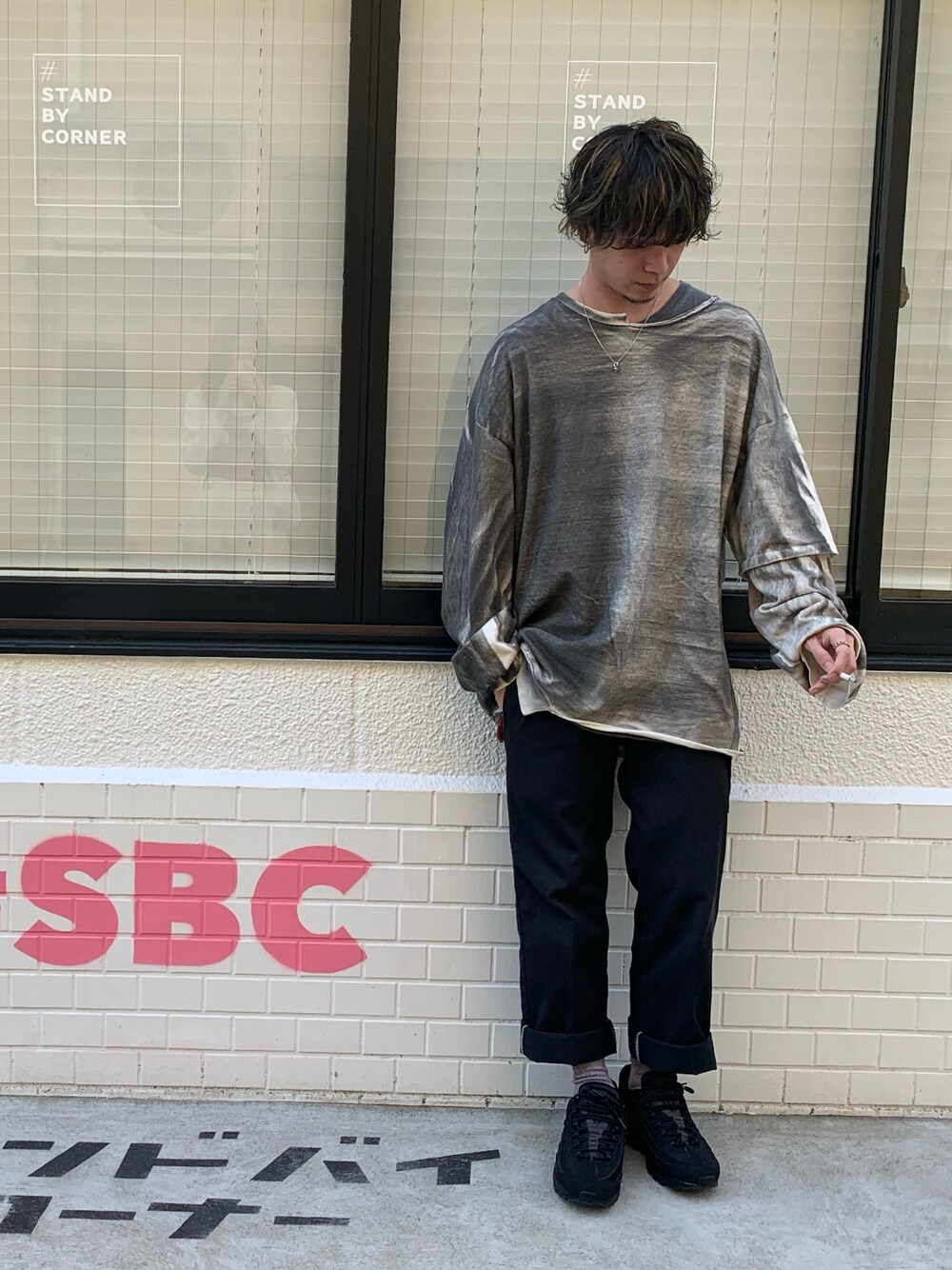 「シンプル、韓国ファッション、タイダイ柄」｜「WARPのアイテム（Tシャツ/カットソー、グレー系）」を使った、Juntapさん（メンズ・172cm）の秋コーディネートの1枚目の写真