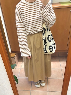 「E hyphen world gallery（イーハイフンワールドギャラリー）のアイテム（スカート、ベージュ系）」を使った、ぽさん（レディース・161cm）の春コーディネート