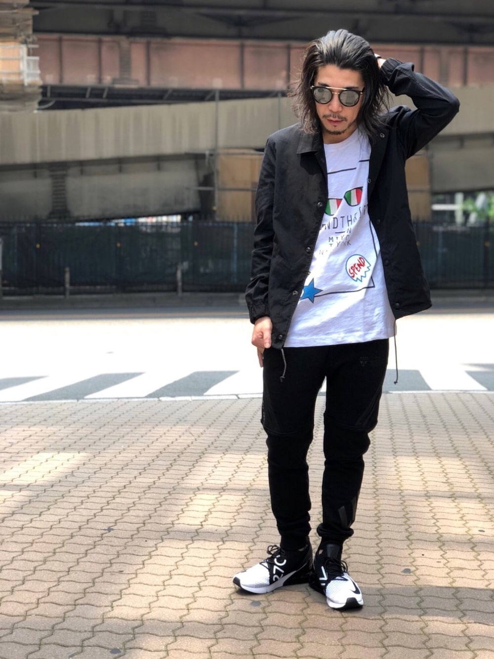 「ROYAL FLASH、ROYAL FLASH ueno、オトナカジュアル、ブラック、NIKE、ISAMU KATAYAMA BACKLASH、AKM、コーチジャケット、スウェット」｜「TOM FORDのアイテム（サングラス、ブラック系）」を使った、Takatoshi Tsudaさん（メンズ・170cm）の春コーディネートの1枚目の写真