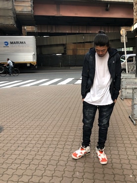 「1piu1uguale3 RELAX（ウノピュウノウグァーレトレリラックス）のアイテム（パンツ）」を使った、Takatoshi Tsudaさん（メンズ・170cm）の夏コーディネート