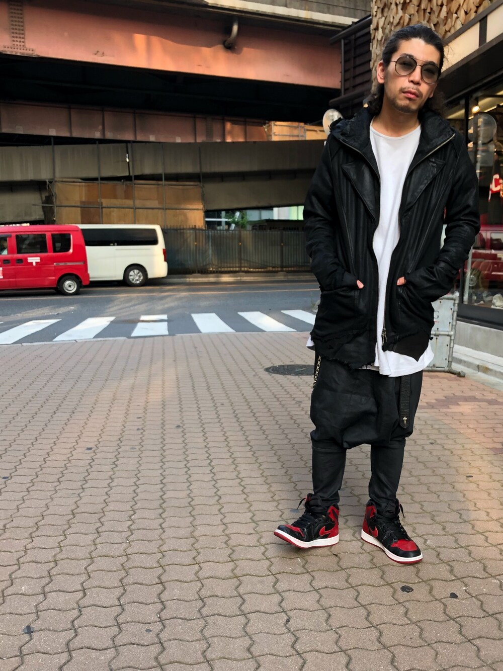 「ROYAL FLASH、ROYAL FLASH ueno、ブラック、14th Addiction、黒、スウェット」｜「TOM FORDのアイテム（サングラス、ブラック系）」を使った、Takatoshi Tsudaさん（メンズ・170cm）の夏コーディネートの1枚目の写真