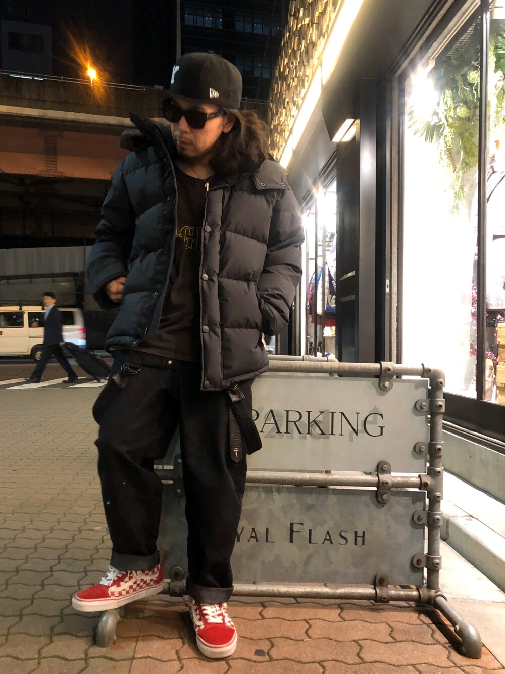 「ROYAL FLASH、ROYAL FLASH ueno、上野、セレクトショップ、ダウンジャケット、オーバーサイズ、WOOLRICH」｜「READYMADE ×YHOJIYAMAMOTO×NEWERAのアイテム（キャップ、ブラック系）」を使った、Takatoshi Tsudaさん（メンズ・170cm）の秋コーディネートの1枚目の写真