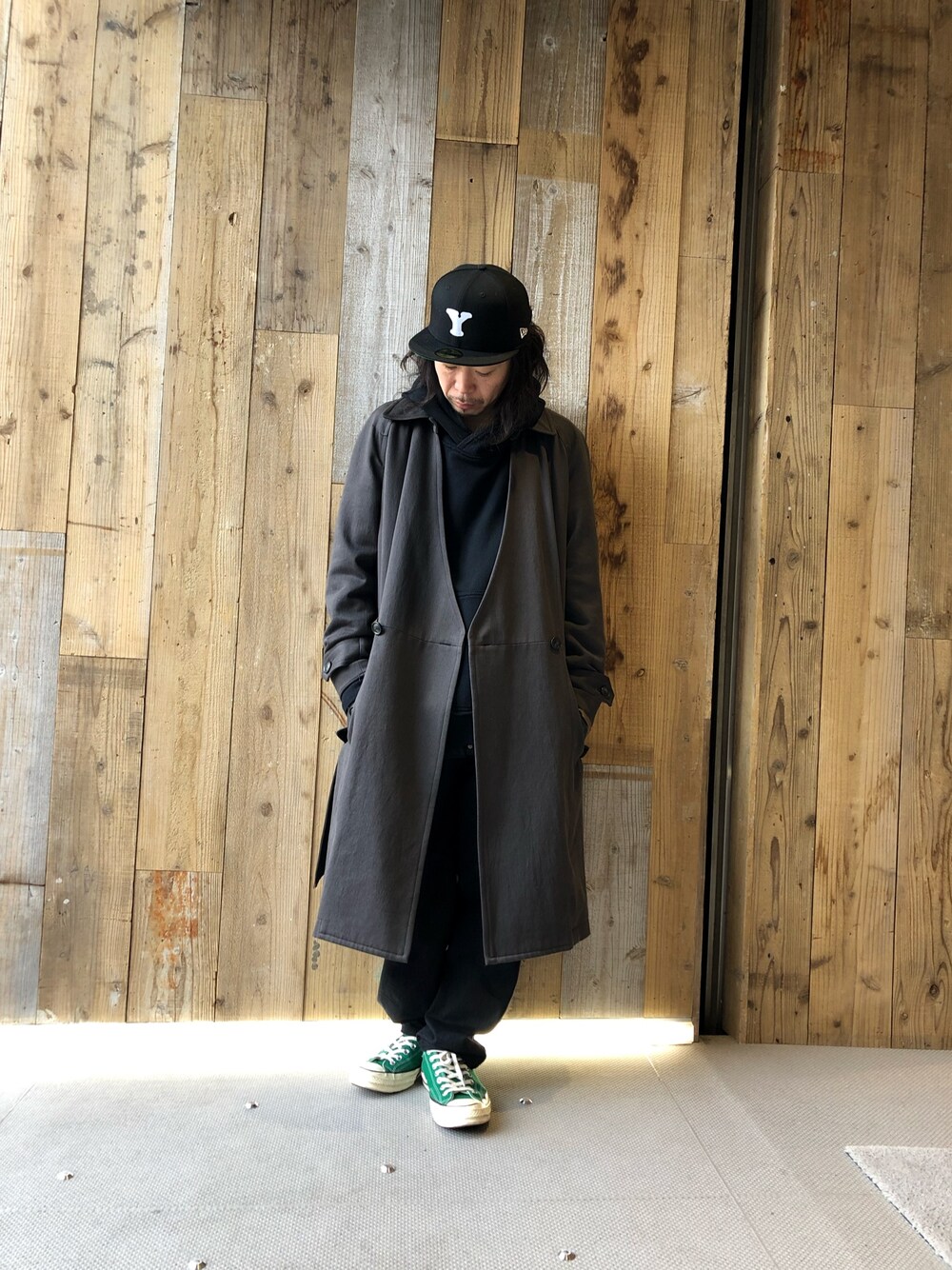 「ROYAL FLASH、オーバーサイズ、READYMADE、NEW ERA、YhojiYamamoto、冬コーデ、今日のコーデ、ストリート、ロングコート」｜「NEW ERAのREADYMADE×YOHJI YAMAMOTO×NEWERA/レディーメイド×ヨウジヤマモト×レディーメイド/CAP（キャップ、ブラック系）」を使った、Takatoshi Tsudaさん（メンズ・170cm）の冬コーディネートの1枚目の写真