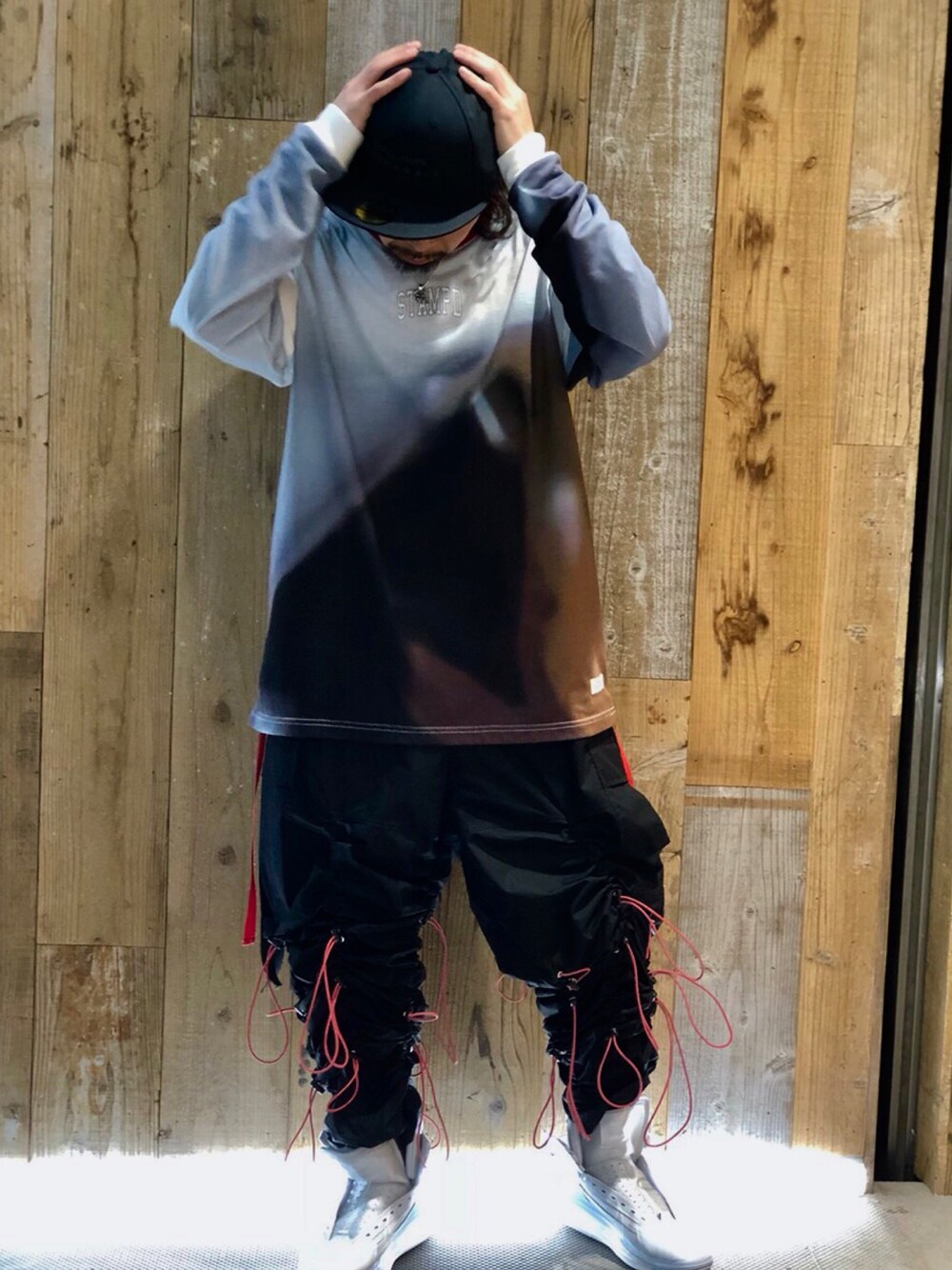 「春夏コーデ、ストリートMIX、NIKE、モード、ストリート、モードストリート、ROYAL FLASH、渋谷、原宿」｜「ROYAL FLASHのアイテム（帽子、ブラック系）」を使った、Takatoshi Tsudaさん（メンズ・170cm）の春コーディネートの1枚目の写真
