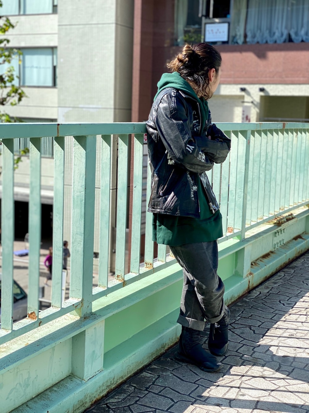 「ストリート、秋冬、秋冬コーデ、ootd、重ね着、古着好きな人と繋がりたい、REMAKE、ROYAL FLASH、渋谷」｜「Azuma.のアイテム（パーカー、グリーン系）」を使った、Takatoshi Tsudaさん（メンズ・170cm）の秋コーディネートの1枚目の写真