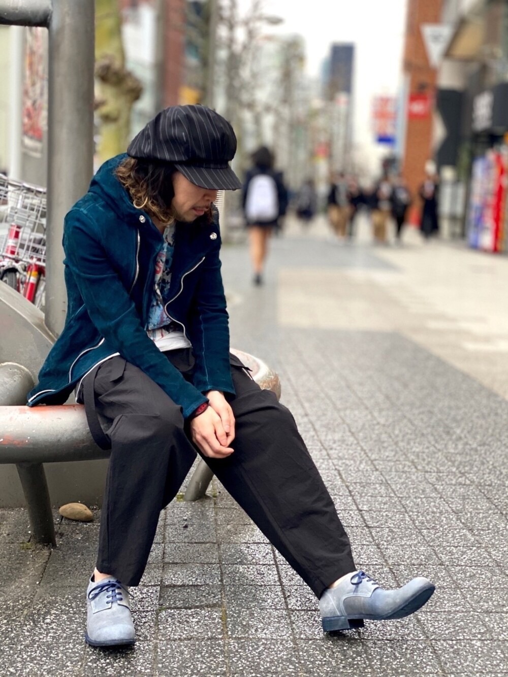 「大人カジュアル、春コーデ、革靴、春、ネイビー、モード、ROYAL FLASH、ISAMU KATAYAMA BACKLASH、gunda」｜「ISAMU KATAYAMA BACKLASHのアイテム（キャスケット、ブラック系）」を使った、Takatoshi Tsudaさん（メンズ・170cm）の冬コーディネートの1枚目の写真