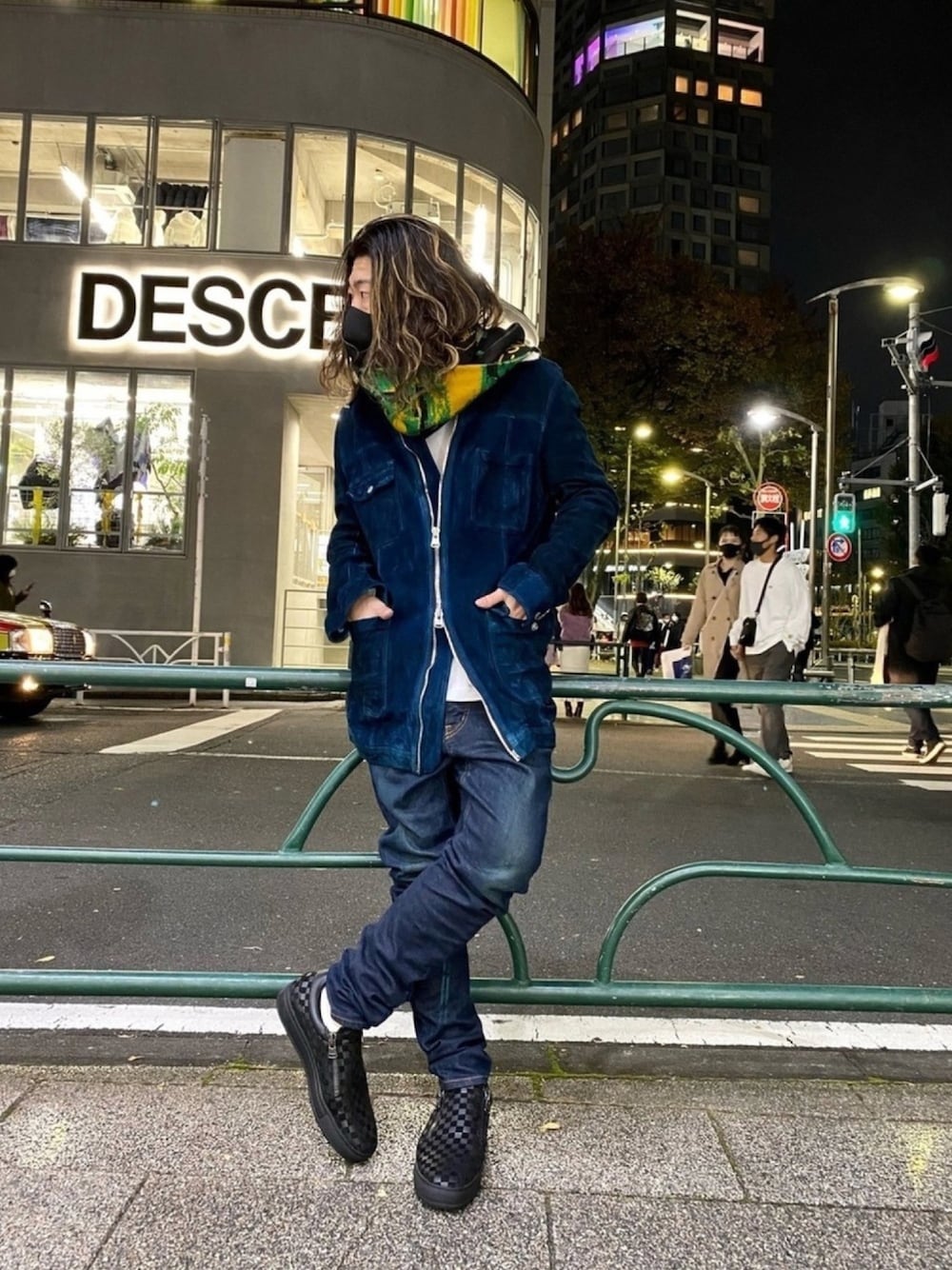 JOHN LAWRENCE SULLIVANのマフラーを使った人気ファッション