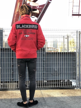 「アイテム（ミリタリージャケット、レッド系）」を使った、REIさん（メンズ・170cm）の冬コーディネート