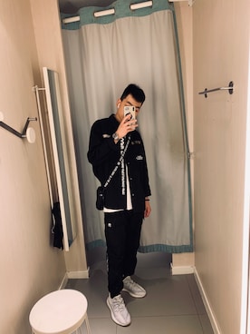 「AAPE BY A BATHING APE（エーエイプバイアベイシングエイプ）のアイテム（パンツ）」を使った、Felix Zhèngさん（メンズ・173cm）の春コーディネート