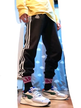 「palace」｜「アイテム（レッグウェア）」を使った、rnaさん（メンズ・175cm）の春コーディネート