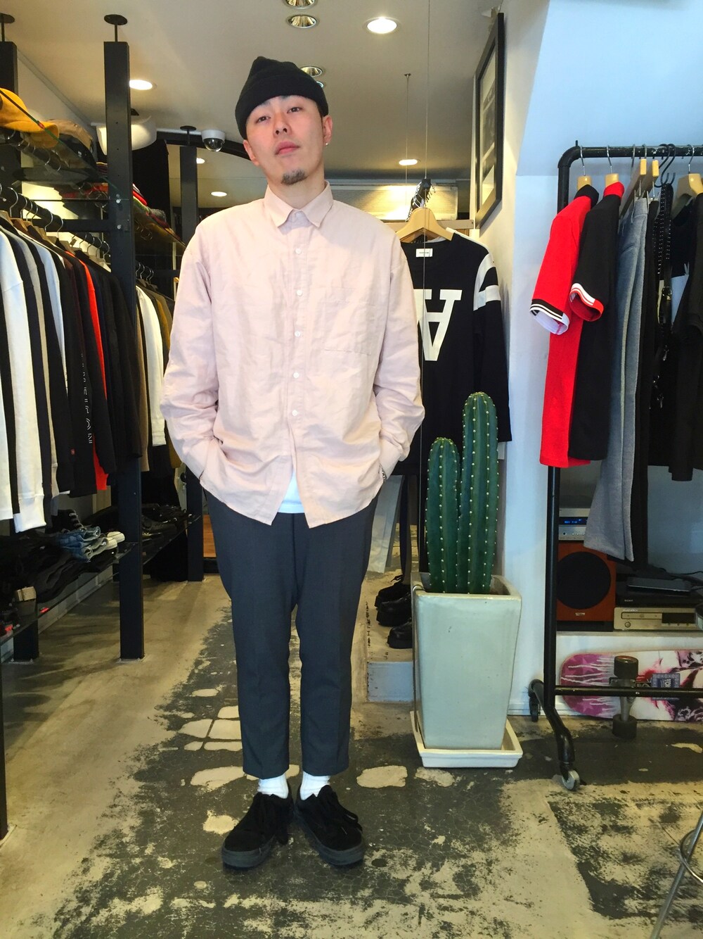 「VANS、シャツ、ピンク、スラックス、shirts、timeison、 春コーデ、Time is on、oldskool、slacks」｜「Time is onの【FLAT BEANIE】（アクセサリー、その他）」を使った、Timeisonさん（メンズ・175cm）の春コーディネートの1枚目の写真