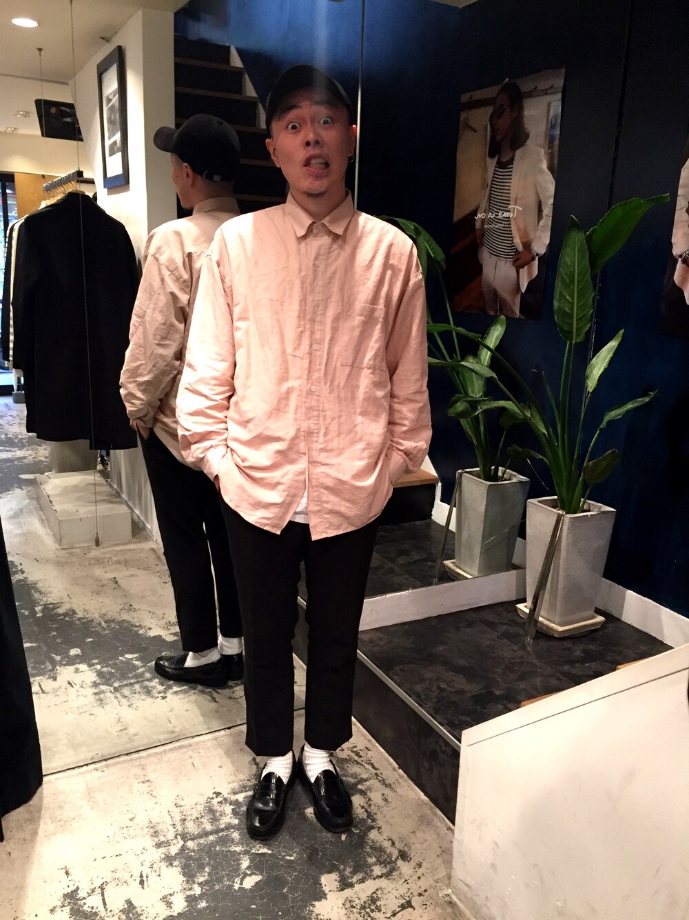 「 スラックス、timeison、 ローファー、春コーデ、Time is on、BASS、オーバーシャツ」｜「Time is onの【Solid L/S TEE】（その他、その他）」を使った、Timeisonさん（メンズ・175cm）の春コーディネートの1枚目の写真