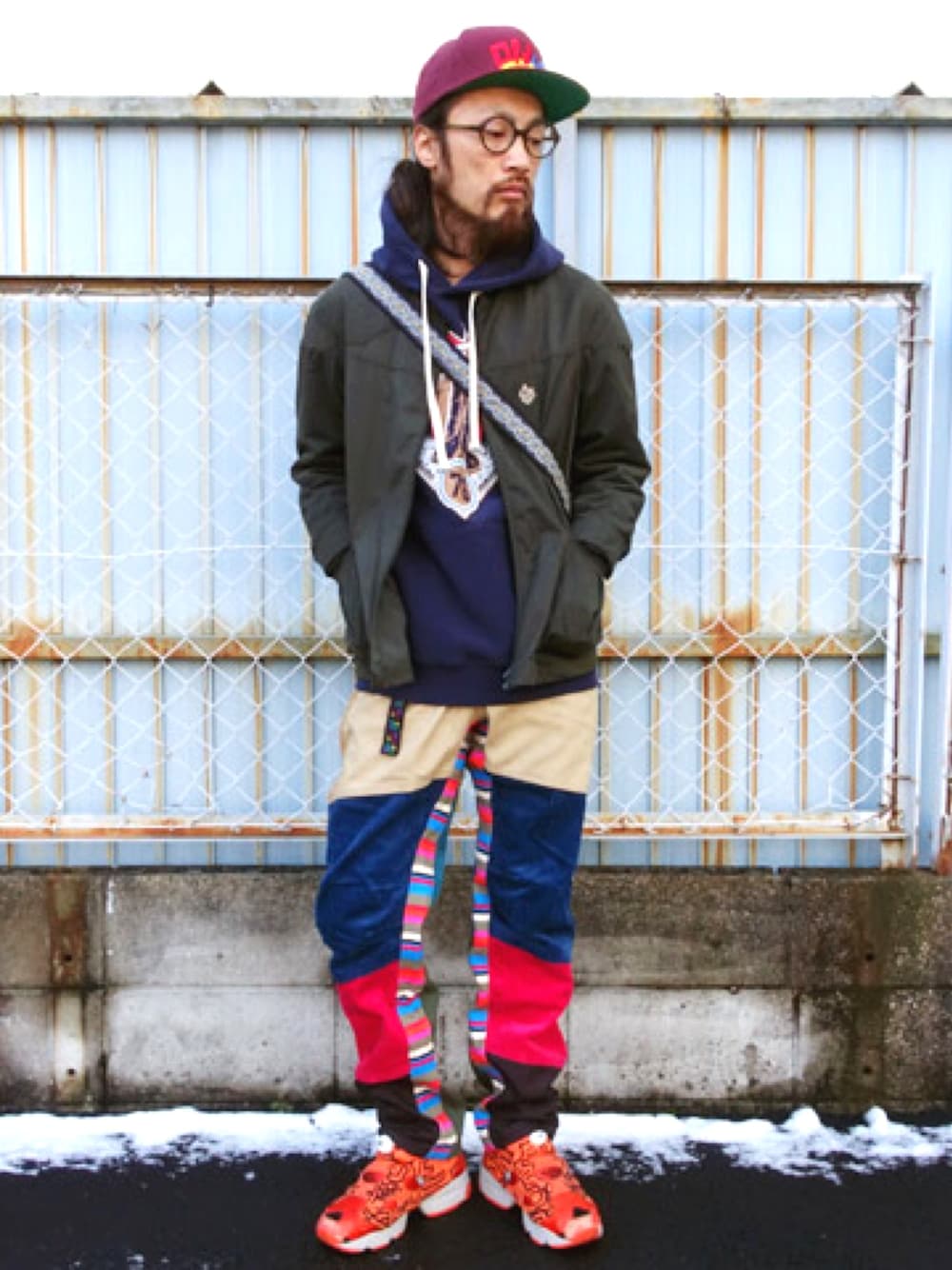 「ALDIES、ハンティングジャケット、クライミングパンツ、スウェットパーカー、ベースボールキャップ、冬」｜「ALDIESのAnodyne Jacket パッチワーク 切り替え ジップブルゾン（ブルゾン、グリーン系）」を使った、りょうさん（メンズ・171cm）の冬コーディネートの1枚目の写真