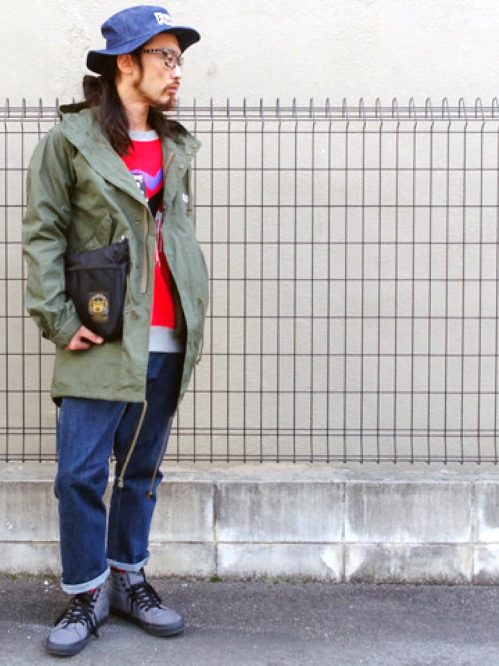 「ALDIES、カジュアル、オトナカジュアル、モッズコート、デニム、サルエルパンツ、ハット、WEAR昭和部、WEAR東海、名古屋」｜「ALDIESのForce Hat　フォースハット（ハット、ブルー系）」を使った、りょうさん（メンズ・171cm）の春コーディネートの1枚目の写真