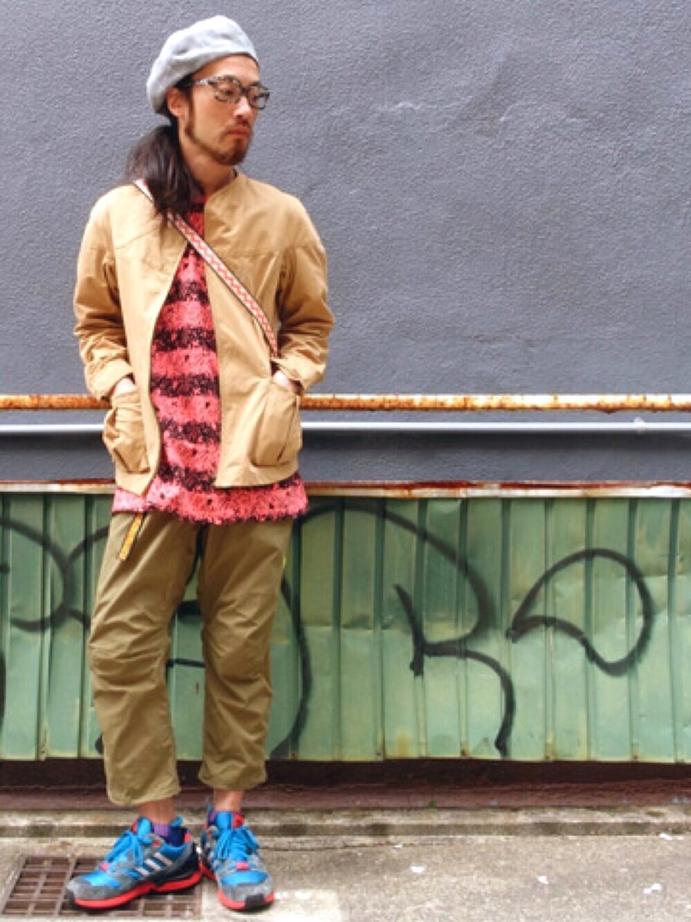 「ALDIES、春コーデ、カジュアル、ベレー帽、ベレー帽推奨委員会、ビックシルエット、クロップドパンツ、WEAR昭和部、WEAR東海、名古屋」｜「ALDIESのGauze Beret チェック柄 ベレー帽（ハンチング/ベレー帽、グレー系）」を使った、りょうさん（メンズ・171cm）の春コーディネートの1枚目の写真