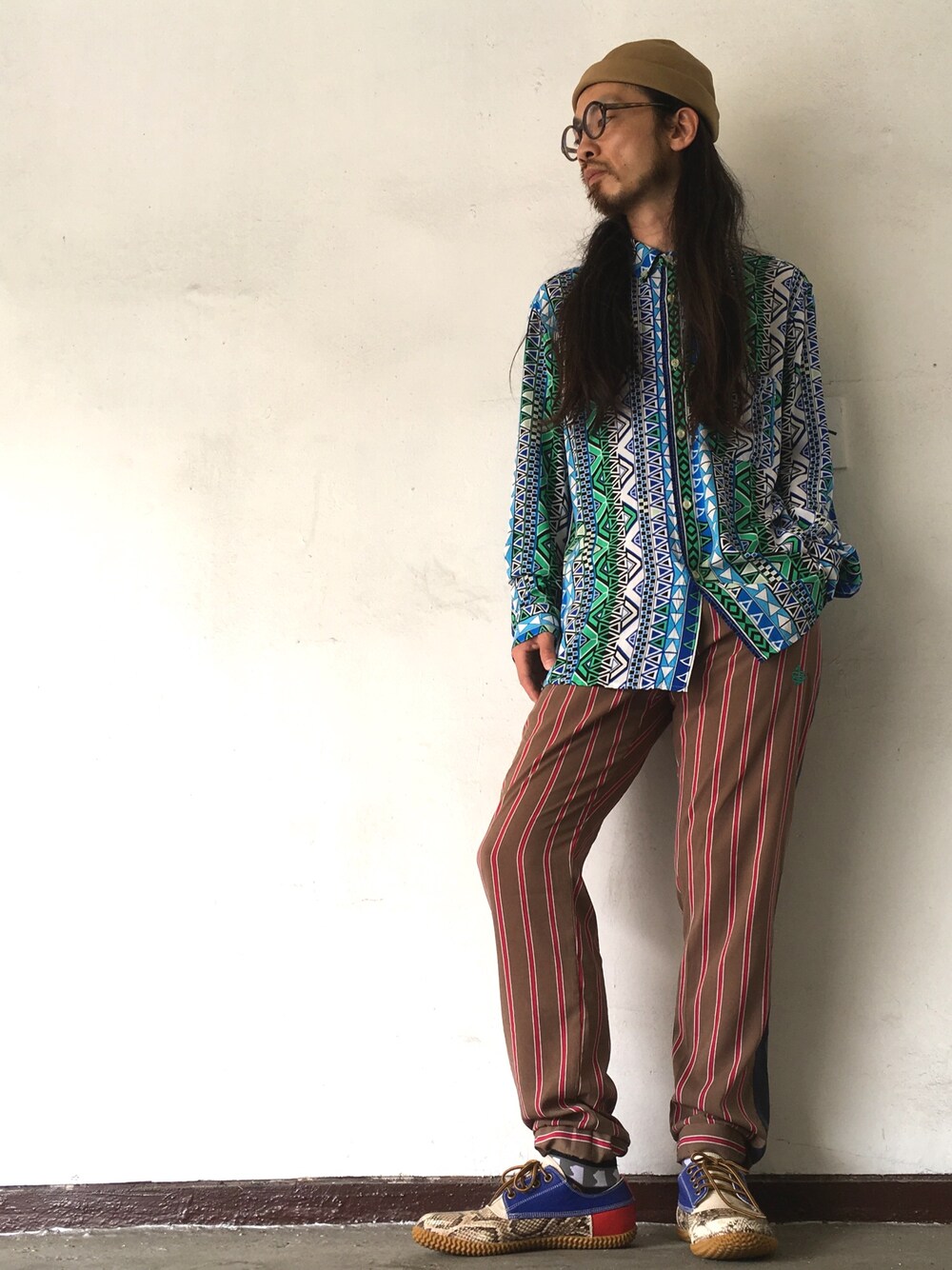 「ALDIES、夏コーデ、柄シャツ、夏、シャツスタイル、休日スタイル、イージーパンツ、柄×柄、カジュアル、名古屋」｜「ALDIESのRoll Cap　ロールキャップ（キャップ、ベージュ系）」を使った、りょうさん（メンズ・171cm）の夏コーディネートの1枚目の写真