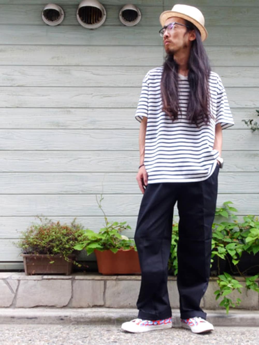 「ALDIES、カジュアル、夏、夏コーデ、ハット、ビックシルエット、ワイドパンツ、ボーダー、ボーダートップス、WEAR昭和部」｜「ALDIESのSwing Hat2 中折れ ストローハット（ハット、ベージュ系）」を使った、りょうさん（メンズ・171cm）の夏コーディネートの1枚目の写真