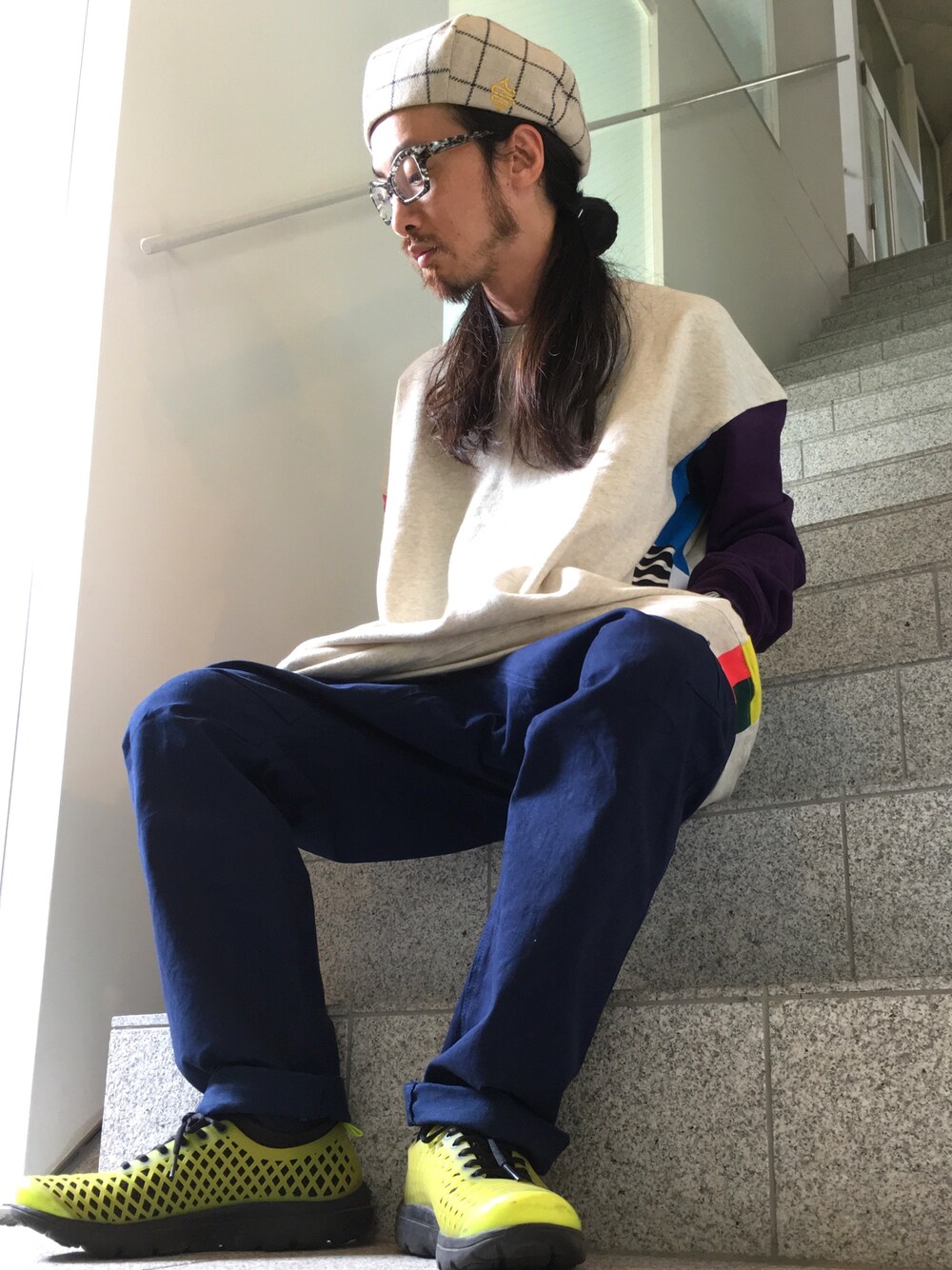 「ALDIES、カジュアル、秋コーデ、スニーカー、ベレー帽、ベレー帽推奨委員会、ビッグシルエット、スウェット、WEAR昭和部、名古屋」｜「ALDIESのTweed Beret ツイード ベレー（ハンチング/ベレー帽、ホワイト系）」を使った、りょうさん（メンズ・171cm）の秋コーディネートの1枚目の写真