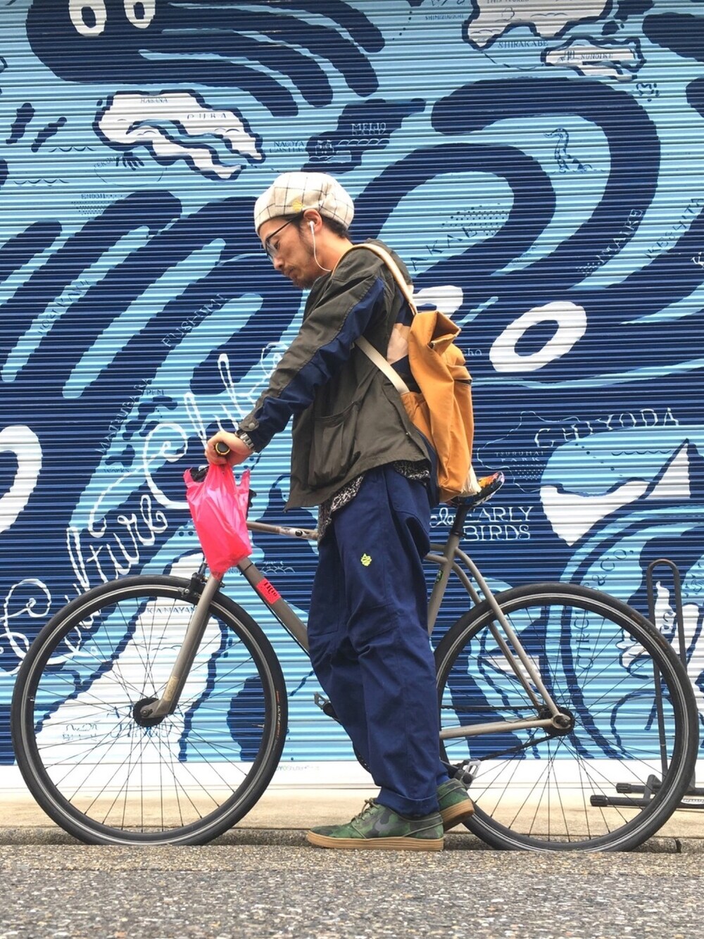 「ALDIES、休日スタイル、カジュアル、秋のコーデ、ベレー帽、ベレー帽推奨委員会、シンプルコーデ、ネイビー、WEAR昭和部、名古屋」｜「ALDIESのTweed Beret ツイード ベレー（ハンチング/ベレー帽、ホワイト系）」を使った、りょうさん（メンズ・171cm）の秋コーディネートの1枚目の写真