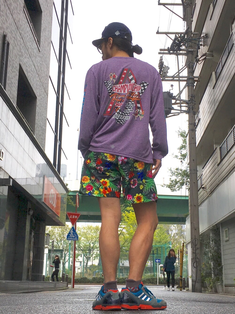 「ALDIES、ELDORESO、ランニングスタイル、スポーツカジュアル、キャップ、カットソー、ショートパンツ、秋、WEAR昭和部、名古屋」｜「ELDORESOのBEYOND Glossy Cap（キャップ、ブルー系）」を使った、りょうさん（メンズ・171cm）の秋コーディネートの1枚目の写真