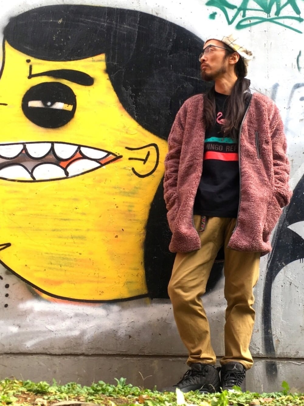 「ALDIES、冬、ベレー帽、ベレー帽推奨委員会、コート、ボア、カジュアル、イージーパンツ、WEAR昭和部、名古屋」｜「ALDIESのTweed Beret ツイード ベレー（ハンチング/ベレー帽、ホワイト系）」を使った、りょうさん（メンズ・171cm）の秋コーディネートの1枚目の写真