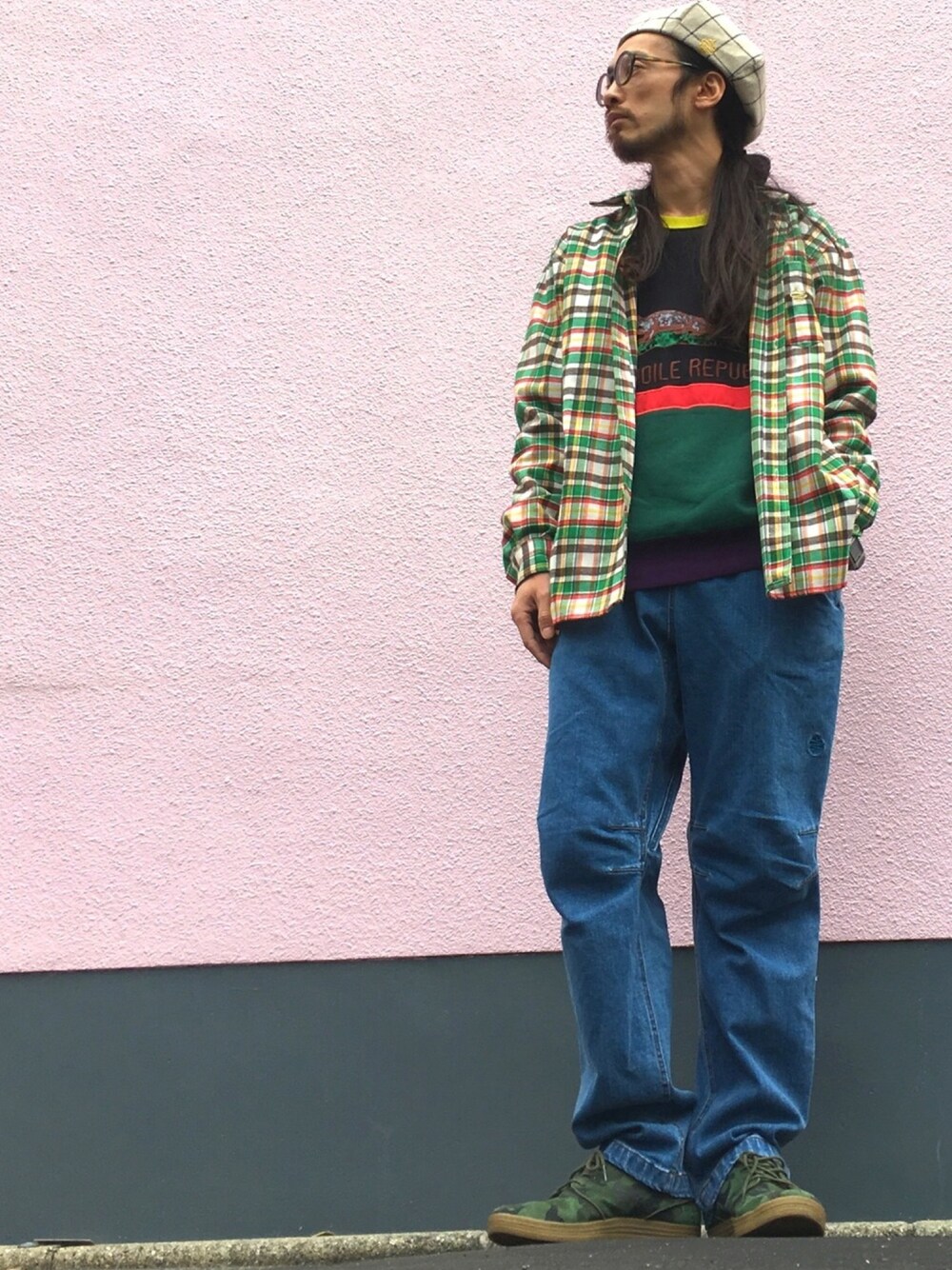 「ALDIES、カジュアル、冬、冬コーデ、ベレー帽、ベレー帽推奨委員会、デニム、デニムパンツ、ネルシャツ、WEAR昭和部」｜「ALDIESのTweed Beret ツイード ベレー（ハンチング/ベレー帽、ホワイト系）」を使った、りょうさん（メンズ・171cm）の冬コーディネートの1枚目の写真