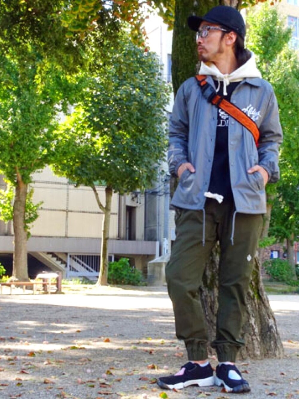 「ALDIES、冬コーデ、キャップ、コーチジャケット、パーカー、フリース、イージーパンツ、シンプル、休日スタイル、WEAR昭和部」｜「ALDIESのFunction Cap（キャップ、ブラック系）」を使った、りょうさん（メンズ・171cm）の冬コーディネートの1枚目の写真