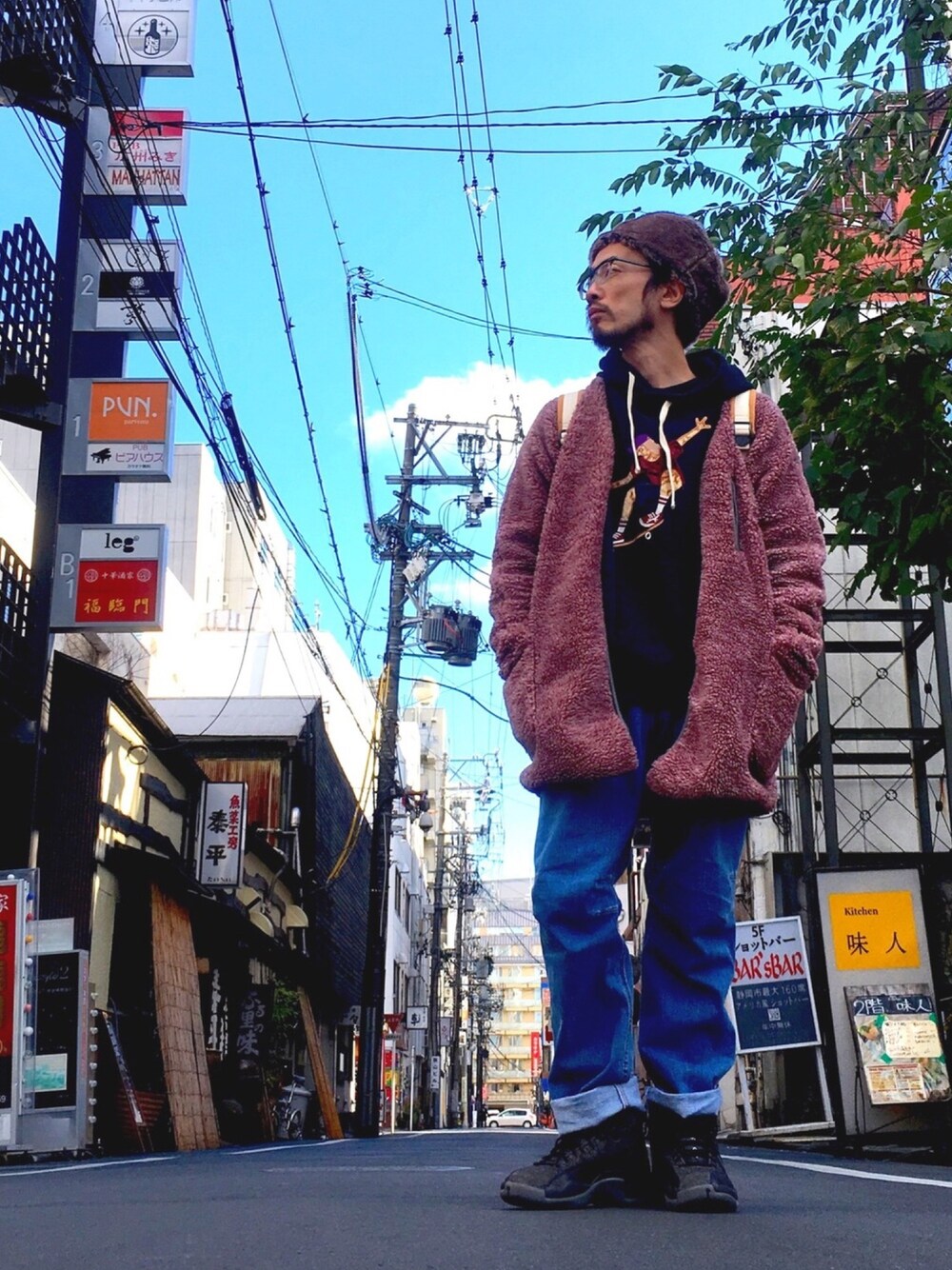 「ALDIES、カジュアル、冬、冬コーデ、パーカー、ボアコート、ファー、デニム、休日スタイル、WEAR昭和部」｜「ALDIESのFluffy Fur Hat（ハット、ブラウン系）」を使った、りょうさん（メンズ・171cm）の冬コーディネートの1枚目の写真
