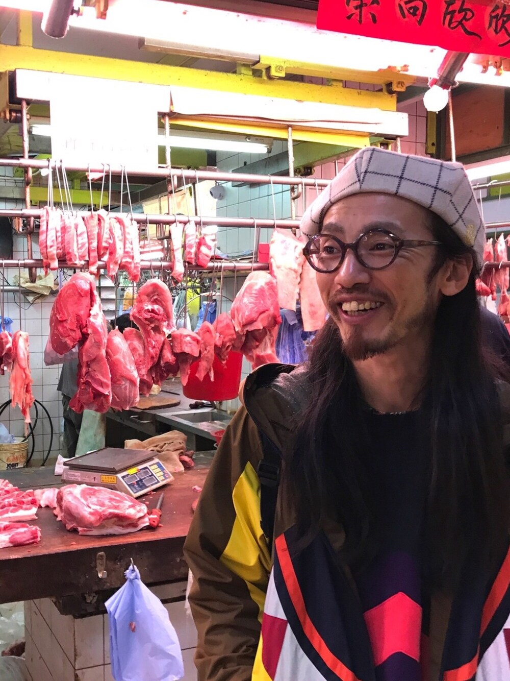 「ALDIES、香港、ベレー帽、ベレー帽推奨委員会、マウンテンパーカー、ビッグシルエット、スウェット、カジュアル、WEAR昭和部、名古屋」｜「ALDIESのTweed Beret ツイード ベレー（ハンチング/ベレー帽、ホワイト系）」を使った、りょうさん（メンズ・171cm）の冬コーディネートの1枚目の写真