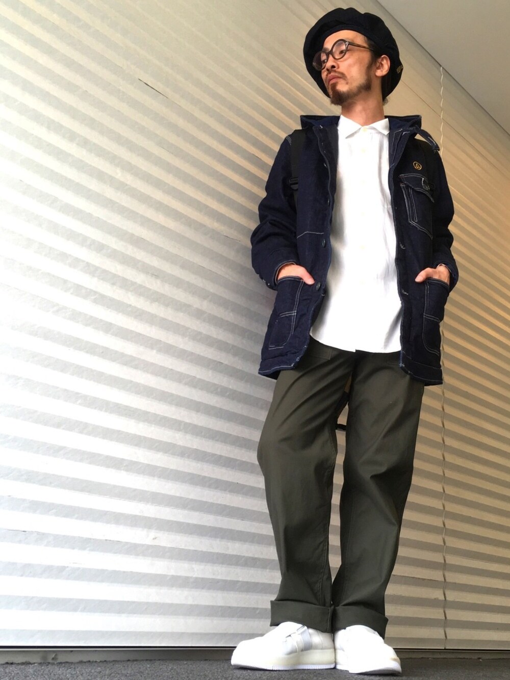 「ALDIES、ベレー帽、ベレー帽推奨委員会、デニム、デニムジャケット、シャツ、白シャツ、ワークパンツ、シンプル、シンプルコーデ」｜「ALDIESのDenim Beret（ハンチング/ベレー帽、ブルー系）」を使った、りょうさん（メンズ・171cm）の冬コーディネートの1枚目の写真