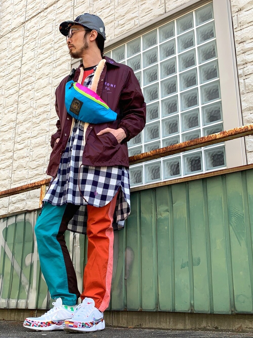 「ALDIES、ELDORESO、キャップ、コーチジャケット、シャツワンピース、イージーパンツ、カジュアル、冬コーデ、スニーカーコーデ、名古屋」｜「ELDORESOのEuphoria Mesh Cap（キャップ、ブルー系）」を使った、りょうさん（メンズ・171cm）の冬コーディネートの1枚目の写真